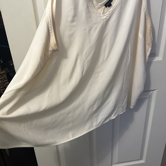 Torrid Size 4 Cream/Off White Top - Picture 3 of 3